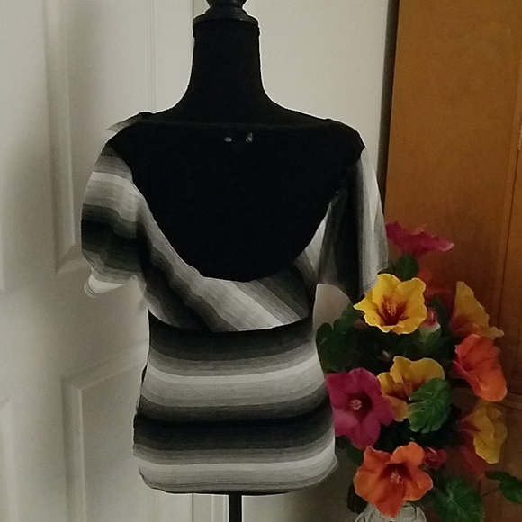 A.Byer Bkack, White and Gray Top Size Medium - Picture 2 of 7